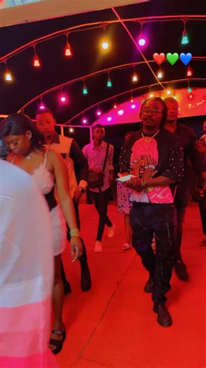 Vidéos de CHOCO LA RÉUSSITE (@choco_lareussite) avec son original - CHICA AMOORECAIN BOY🇧🇫🇺🇸