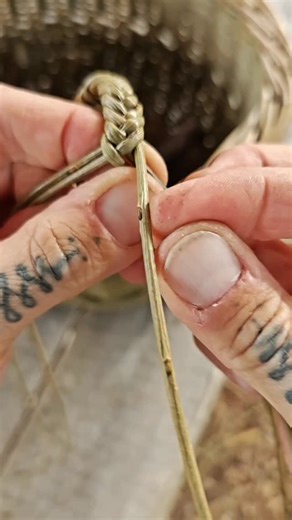 One man & some land.... on Instagram: "How to secure a 5 strand plait handle bind. . . . #willowbasket #willow #willowweaving #slowliving #craft #norfolk #handmade #ruralcraft #creativeideas #creativeinspiration #wicker #plait #braid #braidstyles #braidideas #braids #weave #basket #handle #craftmanship #craftideas #crafting #craftinspiration #natural #organic #gifts"