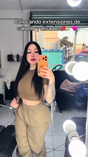 Aplicando extensiones de cabello y alisados en mi salón de belleza ☝🏻✨ #extensionesdecabello #alisados
