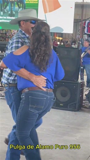 Bailando En La Pulga De Alamo TX ¡Estamos EN VIVO ahora mismo en Youtube! #baile #alamotx #giveaway