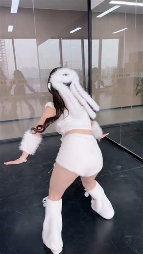 Cute Fluffy Dance Outfit 🤍 | Soft Aesthetic Vibes | Shorts