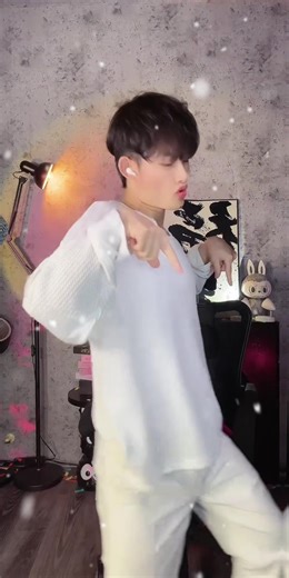 這週很認真哦，下禮拜要出國的男子 @樂恩💫𝑳𝑵💫⁶⁶⁶ #樂恩leen💫 #直播精華 #帥