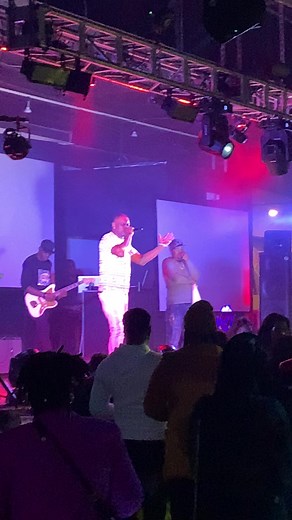 Sir Charles Jones is anybody lonely .. live at the show | Mike kinfolks jackson