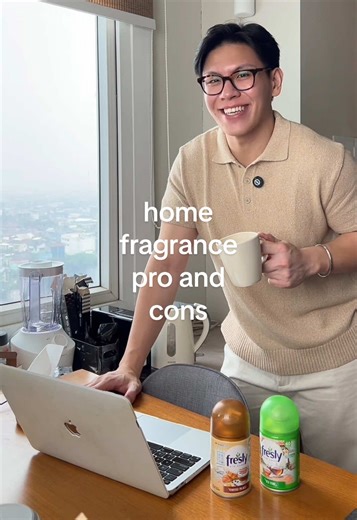 udah jedain dulu aja beli parfumnya 😭 mendingan invest di home fragrances! jujur ak udah coba hampir semua home fragrances, memang semuanya punya pro and cons dan bisa disesuaikan dengan ur lifestyle tapi yang paling ga ribet menurutku home fragrances dari @Fresly_Aircare krn otomatis bisa km tinggal -ga bikin kebakaran😭- dan wanginya jujur very calming buat kamu pecinta teh pasti cocok sama “tea time” buat kamu yang ngantukkan coba varian kopinya “coffee place” biar lebih energized pas handle