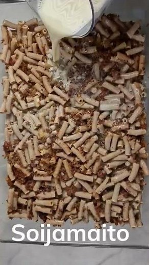 Vegaaninen soijarouhemakaronilaatikko