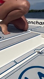 I tried to give him a kiss, but he said I wasn’t his type😂 | Observinglala