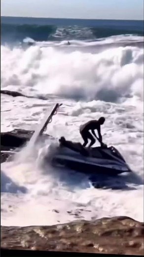 Jet Ski Fails: Yamaha WaveRunner on the rocks in rough surf