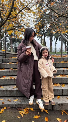 Crystalin Da Silva | 5ft Petite Mom With Good Taste on Instagram: "2016 vs 2026 puffer coat style ❄️ Comment “links” and I’ll DM you the updated outfit. If your winter outfits keep making you feel frumpy it might be because they’re outdated 😬. Mid-length tight puffers, pom-pom beanies, and bare ankles are a thing of the past and I don’t just mean this year (this has been an outdated look for a while now). The update: • full-length puffers (sleek, warm, flattering) • clean beanies without the po