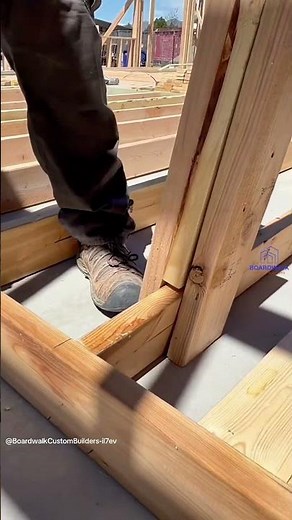 This satisfying trick fixes warped wood #construction #woodworking #satisfying