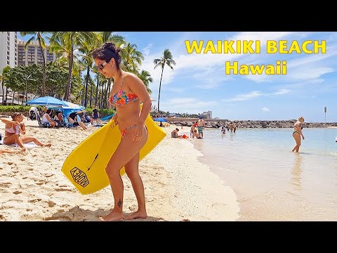 WAIKIKI HAWAII | Walking on the Beach People Watching
