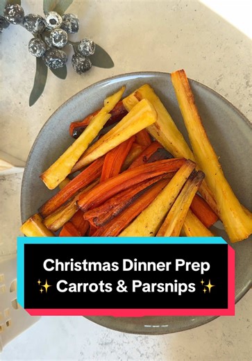 🎅🏻 CHRISTMAS DINNER PREP - 2 ways to prep your Honey Roasted Carrots & Parsnips ✨ Day 5 of my series where we are getting Christmas food prep DONE so make sure you follow along for the rest of the series. If prepping these for the freezer, blanch your chopped carrots & parsnips in boiling water for 2 minutes, run under cold water and pop them into a bowl of iced water for 2 minutes. Drain, pat dry and then coat in oil before transferring to a lined baking tray. Once frozen solid, bag up and co
