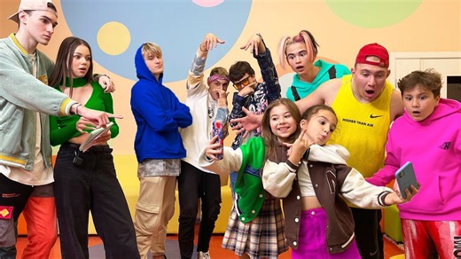 Explorez la transformation d'un intello en la personne la plus populaire du campus en 24 heures