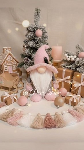 Make a gorgeous gnome out of your socks ♻️🧦✨️ #DIYHolidayDecor #Christmas #gnomes #diychristmas2025 #jutechristmasdecor | DecoFlor