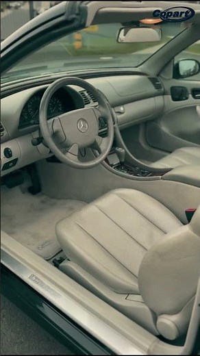Mercedes-Benz CLK 200 Cabrio vereint klassisches Design mit offenem Fahrspaß und moderner Technik.