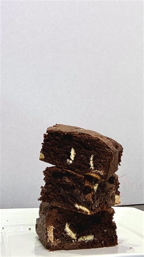 1.4K views · 21 reactions | Brownies loading… ❤️ Comment ‘Recipe’ below and we’ll DM you the secret to these indulgent, fudgy brownies. #brownie #chocolovers #baking #brownierecipe | Bethanys Baking Fix | Facebook