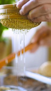 1.2M views · 17K reactions | Đây là pectin tự nhiên, những giọt có hình dáng như trứng nước. Nhưng thay vì ăn hay uống nó lại chứa công dụng thú vị, mọi người cùng Tí làm nha… | Bếp bên sườn đồi | Facebook