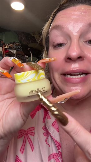 Get fuller, smoother lips overnight with Cedex Banana PDRN Lip Plumping Mask 🍌✨ Infused with PDRN and nourishing banana extract to boost hydration, repair dryness, and naturally plump your pout. Perfect for cracked, chapped, or aging lips—kiss dullness goodbye!@Celladix