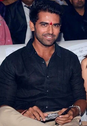 Deepak Chahar (Cricketer) Height, Age, Girlfriend, Wife, Family, Biography & More » StarsUnfolded