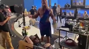 1.5K views | Желаем, чтобы ваш день начинался так же, как съёмочный день у Тайки Вайтити  | HELLO! Russia | Facebook