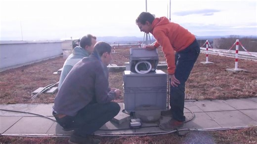 Artificial photosynthesis systems remove CO2 from air