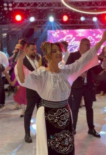 Roberta Crintea artist performance live wedding