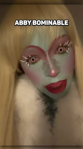 Yonna Abbey Bominable Cosplay 2