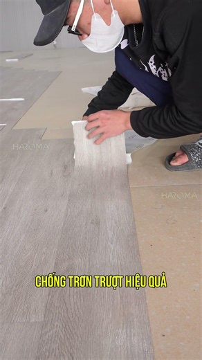 Thi công sàn nhựa bóc dán giá rẻ cải tạo nền nhà đẹp sang như gỗ | Sàn nhựa giả gỗ | Lê Hạ Haroma