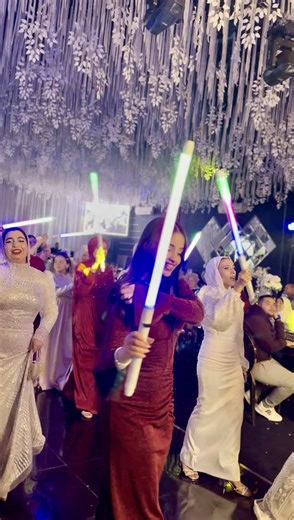 ‏ايه دا وايه اللي بيحصل هنا 😂🙈#قاعة_باريس