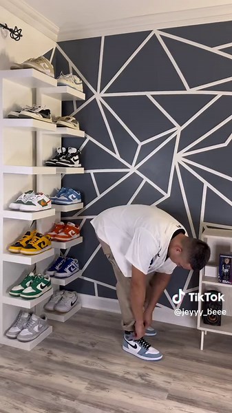 How to Style Baseball Tees: Outfit Ideas for Men