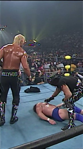 Randy Savage joins the darkside of the nWo!