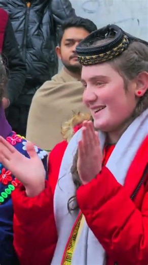 beautiful kalashi girl 🦋 in chawmos festival #subscribetomychannel #kalashvalley #pashtosong