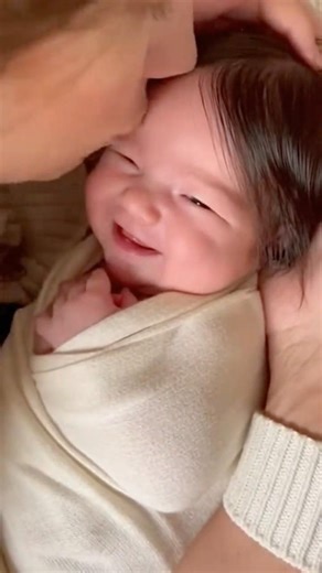 the best kiss from mommy #baby #cutebaby #cute#shorts
