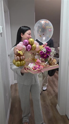 Feliz cumpleaños, mi niña hermosa 💖 Hoy celebramos 12 años de tu luz, de tu risa y de ese corazón tan noble que ilumina cada rincón de nuestras vidas. Verte crecer es el regalo más grande que me ha dado la vida. Eres fuerte, inteligente, sensible y valiente, y cada día me enseñas a mirar el mundo con más esperanza. Nunca olvides lo especial que eres ni dejes de creer en tus sueños. Estoy orgullosa de ti más de lo que las palabras pueden expresar, y siempre estaré aquí para cuidarte, apoyarte y 