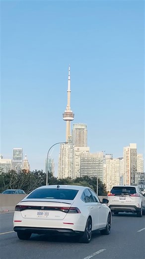 One of the most recognizable pieces of architecture in the Toronto Skyline is the CN Tower, the tallest freestanding structure in the Western Hemisphere. #downtowntoronto #cntowertoronto #visitcanada2025 #travelwithme #travelphotography #pinayblogger | Cora Siosan