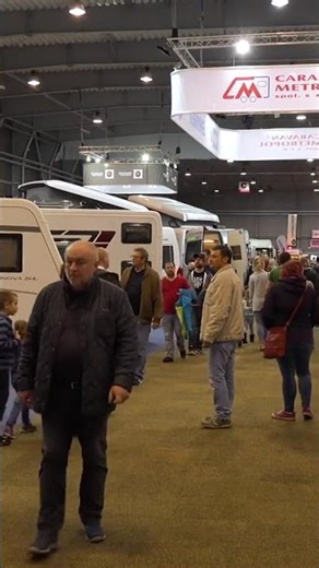 Dump vs Tilt Deck Trailers: Which to Choose?