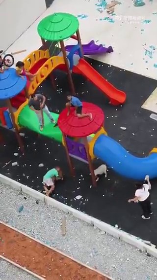 Genuine question to you good folks?What does one do in this situation in the UK? I emphasise the UK because we don't have guns. So can't shoot a mutt in the head.My natural instinct, if I saw this happening, I would firstly, try to stop the kid from struggling. This might sound mad but growing up, I had all kinds of rodents as pets. And if they bite you, its you trying to wriggle away that tears your skin and makes a little bite even worse because they grip on harder. But I am not a dog owner. M