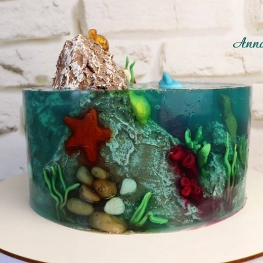Looking for a unique idea? Check out this outstanding aquarium cake! By: annakaralkina | MetDaan Cakes