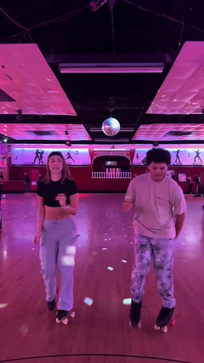 Cute lil dancy dance🛼💕 #rollerskating #skating @SkatePup | Binnnaaa
