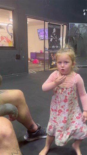 Dad is teaching his 3-year-old daughter how to box!