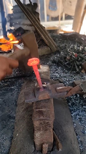 Blacksmith Making A Nails #blacksmith #blacksmithing #hardwork