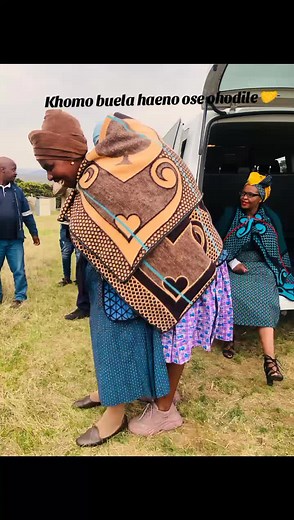 Khomo Buela Haeno: Moetlo le Tšusumetso ea TikTok