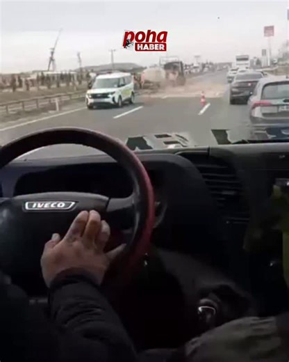 Polatlı Haber Ajansı 🇹🇷 on Instagram: "🚨 KAZA | POLATLI Polatlı’da akaryakıt taşıyan bir tanker, TIR’a çarptı. Meydana gelen kazada 1 kişi yaralandı. Kaza, Ankara–Eskişehir yolu E-90 karayolu, Polatlı sınırları içerisinde gerçekleşti. Yaralı, olay yerine sevk edilen sağlık ekipleri tarafından hastaneye kaldırıldı. #polatlı #haber #sondakika"