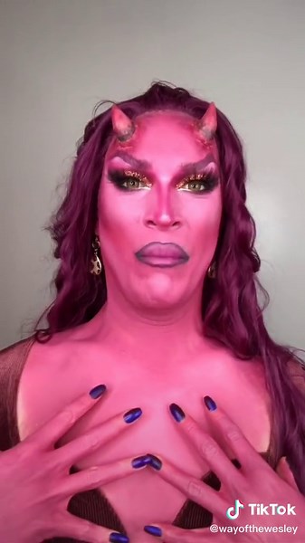 Yuh #dragqueen #queer #lgbt #hurcules #painandpanic #disney #disneyvillains