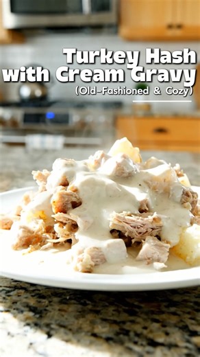 🦃🥔🥘✨ Turkey Hash with Cream Gravy (Old-Fashioned & Cozy) This turkey hash with cream gravy is the ultimate comfort way to use leftover turkey — crispy potatoes, tender turkey, and a thick, peppery cream gravy poured over the top. Perfect for breakfast, brunch, or an easy cozy dinner that feels homemade and satisfying. Crispy • Creamy • Comfort • CLASSIC 😍🔥 ⏱️ Recipe Details Prep Time: 10 minutes Cook Time: 20–25 minutes Total Time: 30–35 minutes Servings: 4 🧺 Ingredients Turkey Hash 3 cups