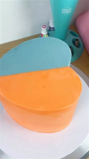 Bluey & Bingo Cake made with Frost Form! 💙🧡 We love doing this two-tone buttercream technique with our Heart Frost Form Kit and our Soft American Buttercream recipe! What theme should we do next with a two-tone color scheme?? Order Frost Form on www.frostform.com 🤗 | Frost Form