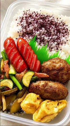 収穫した野菜も使ったお弁当🍱きゅうりのキューちゃんも作りました‼️#畑 #収穫 #アスパラベーコン#きゅうりのキューちゃん #ハンバーグ #赤ウインナー#卵焼き #おべんとう #うまうま