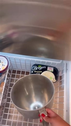 Dairy Queen blizzard recipe at home 🍦❄️🍨never knew how easy it was to make a blizzard at home it passes the flip test! The best summer hack 😍 #icecreamrecipe #dairyqueenblizzard # | News style