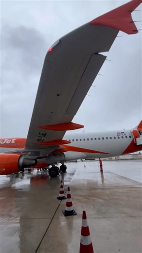 Boarding Easyjets a320 In The Rain🤩✈️