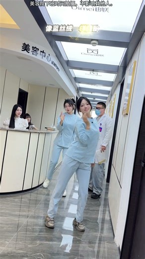 #拨开天空的乌云像蓝丝绒一样美丽 #下班后的日常 #浅跳一下 #shortsvideo #dance #nurses #护士跳舞
