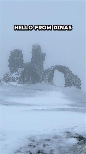 Is this even real?! #castle #wales #snow #winter #llangollen #ice #frozen #haunted #ruins #exploring